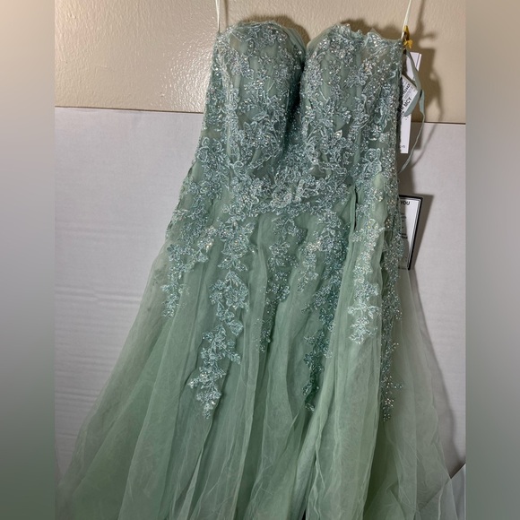 Say Yes Juniors' Embroidered Applique Side-Slit Ball Gown - Picture 2 of 7